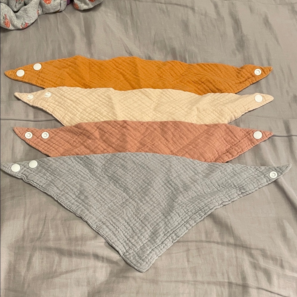 4 pieces muslin cotton triangle bibs